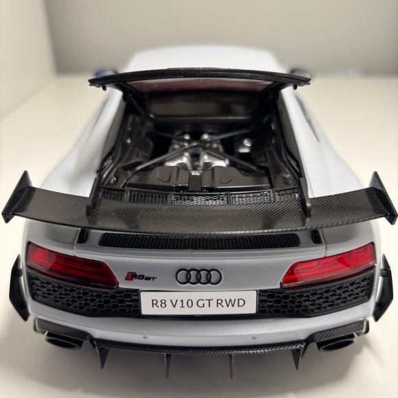 Audi r8 gt 1/18 - Picture 4 of 8
